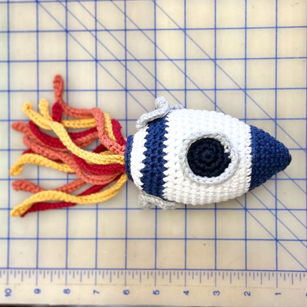 Handmade Knit Spaceship Stuffed Toy. Beautifully made high quality & condition! - Picture 7 of 13